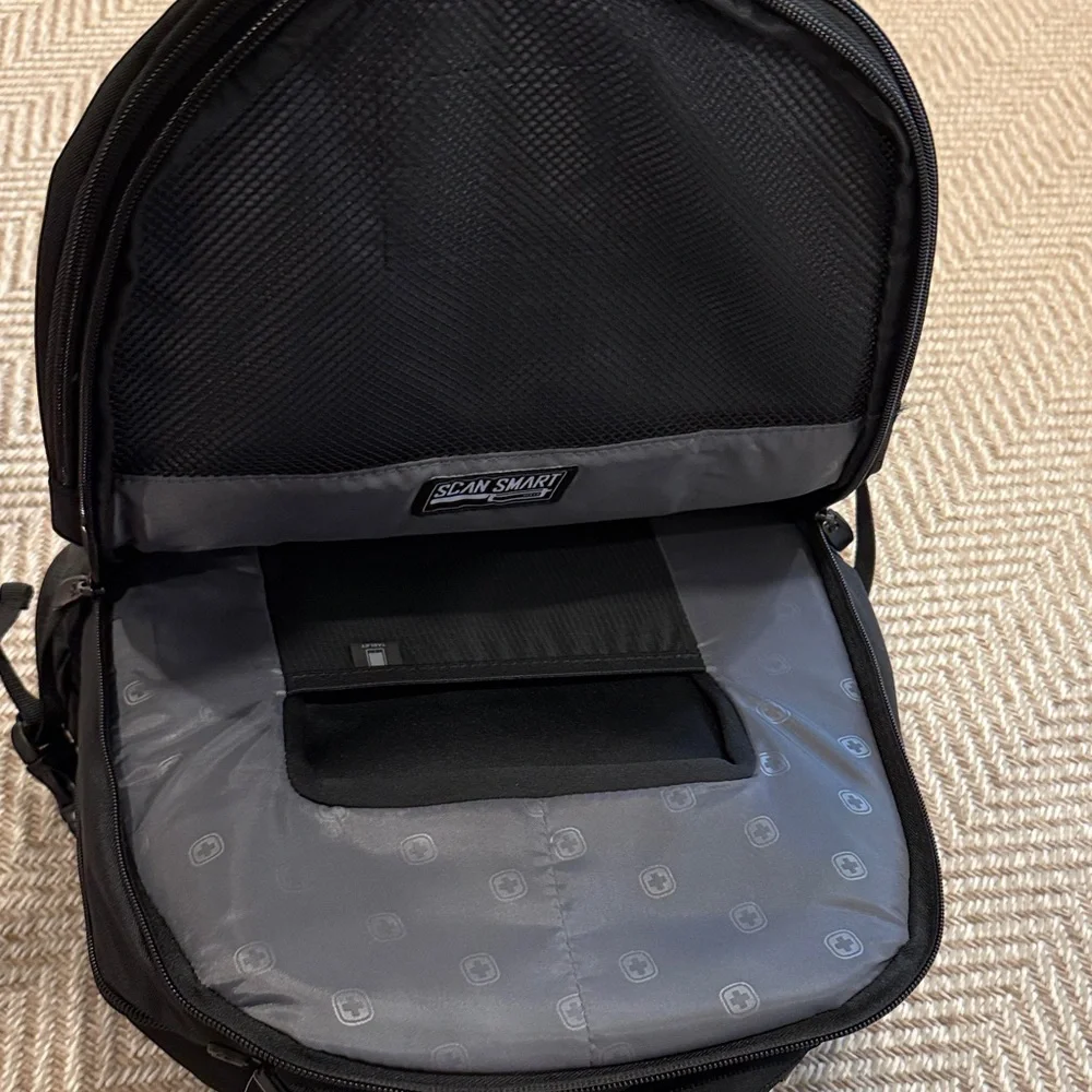 SwissGear Black Laptop Backpack, NWT - Picture 9 of 11